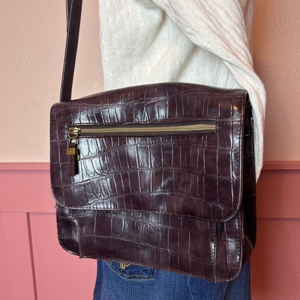 euro fairy grunge y2k vintage croc shoulder bag
relic
dark purple